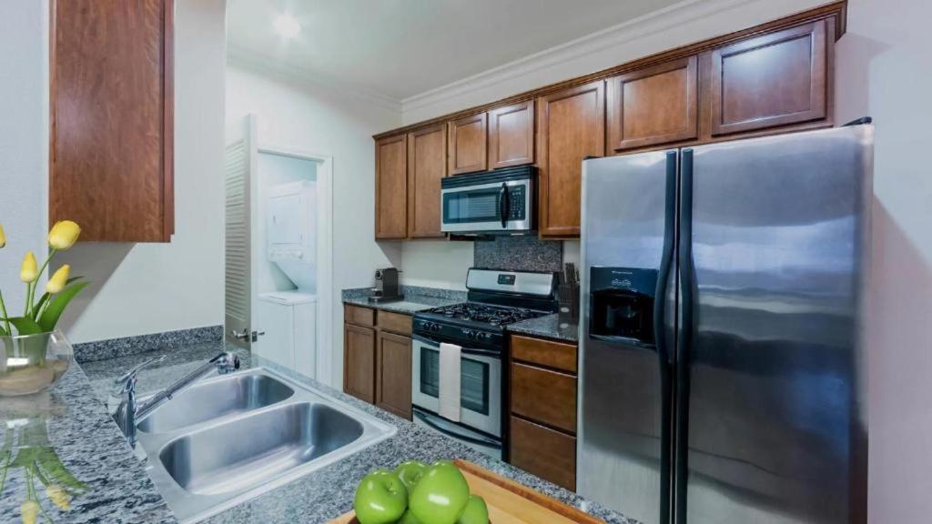 Holiday In La - 1Br With Free Parking, Laundry, Pool Los Angeles Exteriör bild
